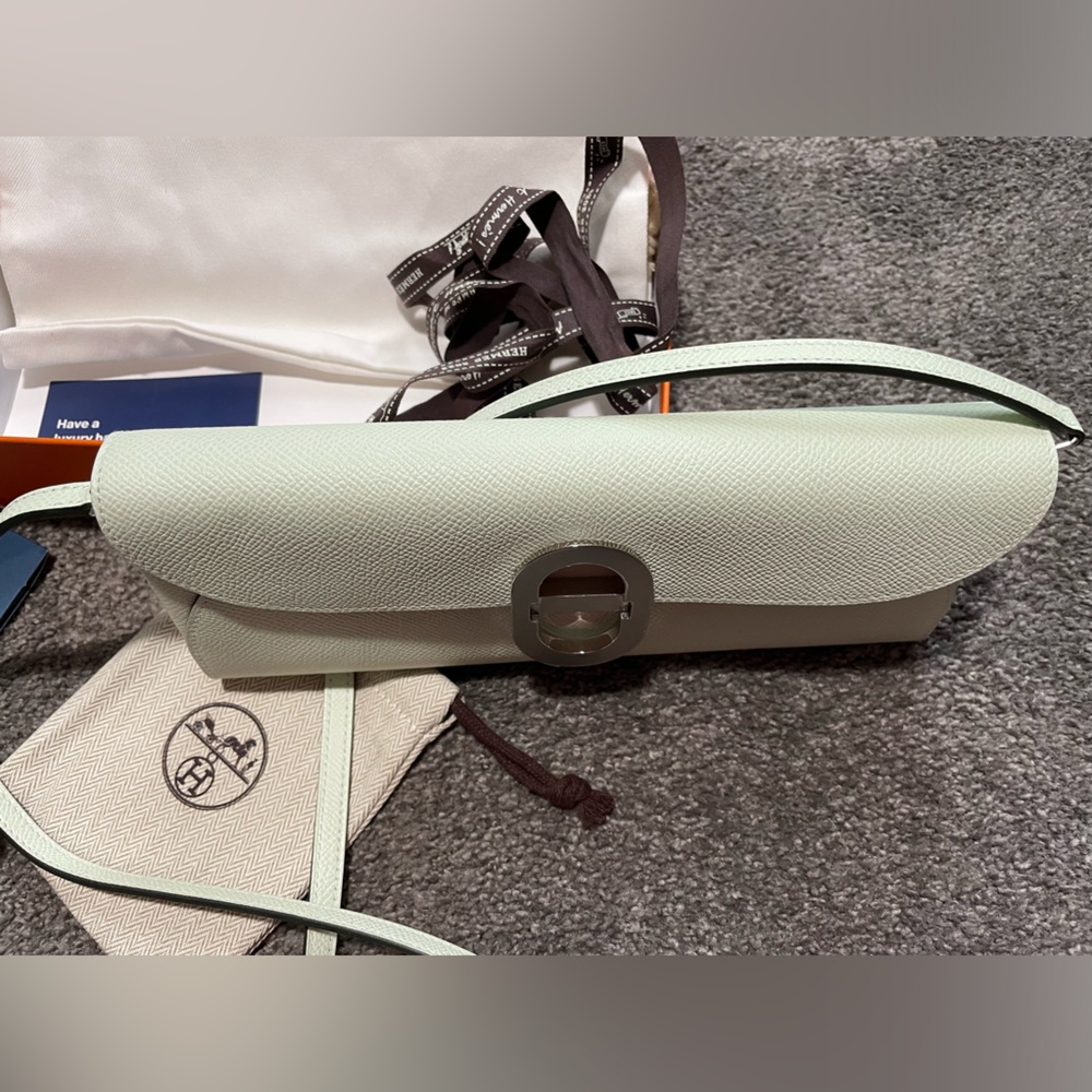 Cannot be bundled  - Vert Fizz Hermes wallet in a string. - Picture 9 of 16